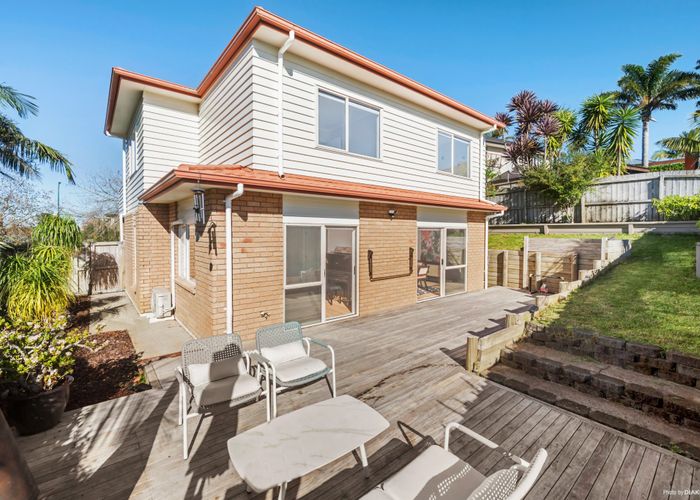  at 14 Meharg Place, Fairview Heights, Auckland