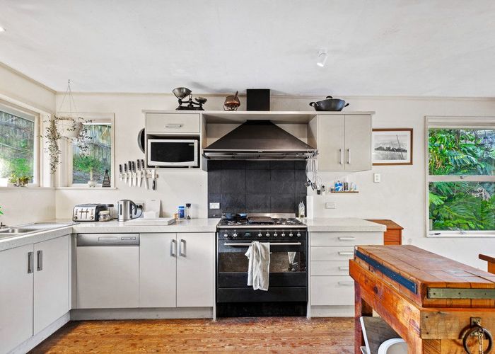  at 22 Thuja Street, Green Bay, Waitakere City, Auckland