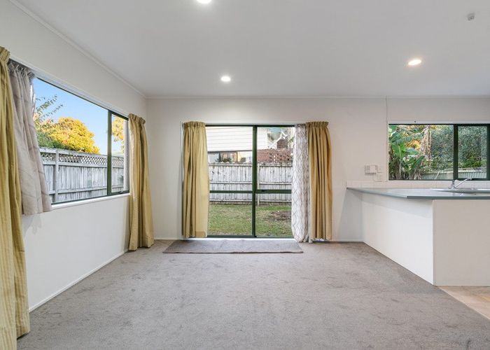  at 1/150 Rosebank Road, Avondale, Auckland
