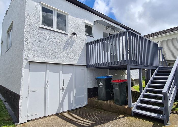  at 1 Pinewood Street, Avondale, Auckland