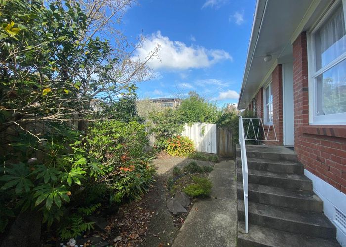  at 3/18 Evelyn Place, Hillcrest, North Shore City, Auckland