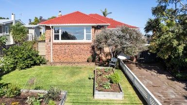  at 4 Savoy Road, Glen Eden, Auckland