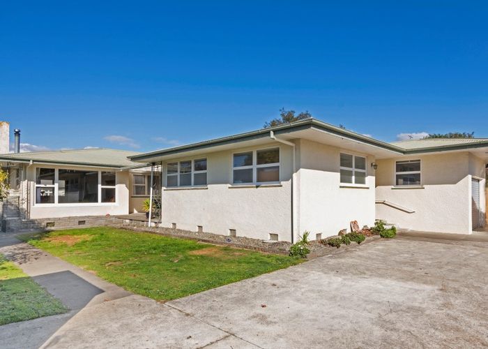  at 74 Whitby Road, Wakefield