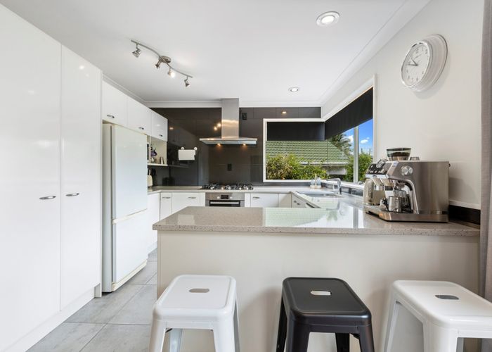  at 9 Solana Court, Botany Downs, Auckland