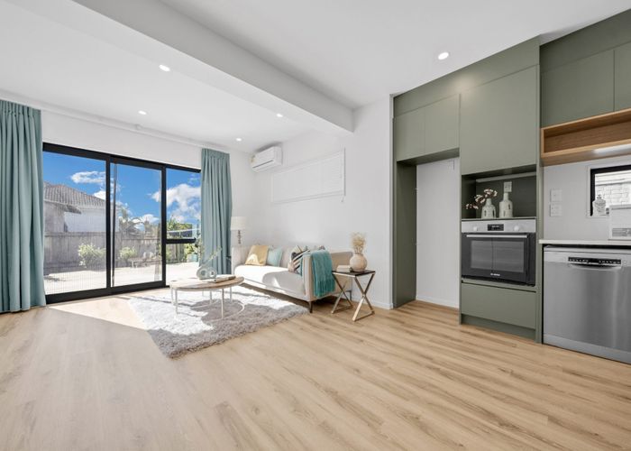  at 8/285 Te Atatu Road, Te Atatu South, Auckland
