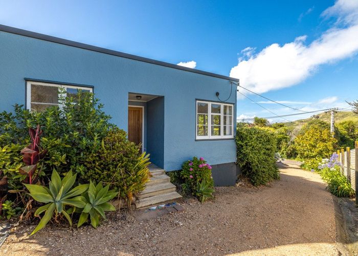  at 10 Te Makiri Road, Onetangi, Waiheke Island