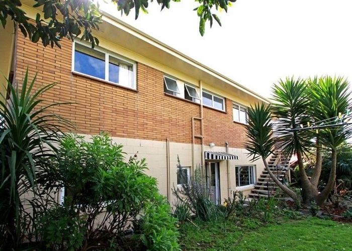  at 25 La Perouse Street, Botany Downs, Manukau City, Auckland