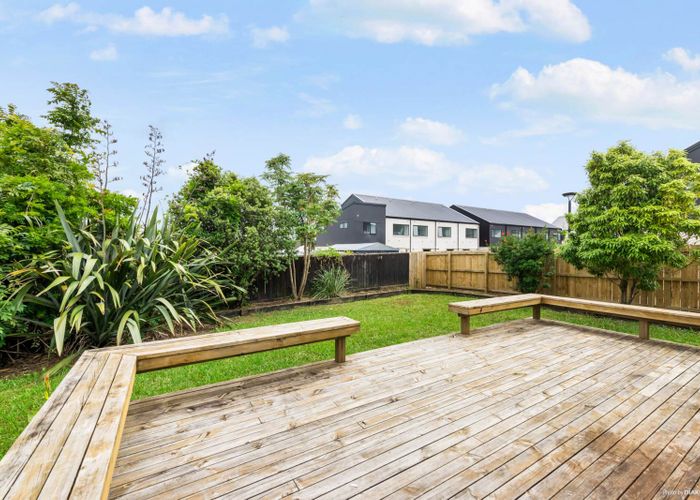  at 4/121 Bruce McLaren Road, Henderson, Auckland