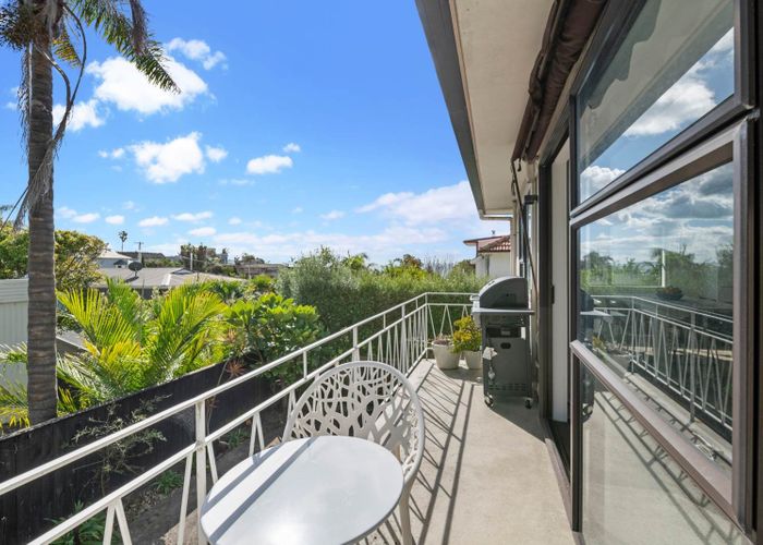  at 2/22 Hauraki Road, Hauraki, Auckland