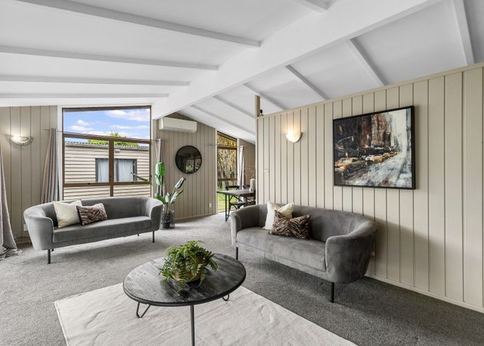  at 2 Holloway Place, Forest Lake, Hamilton