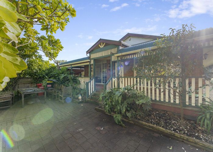 For sale 72 Toi Street, Otaki Beach, Kapiti Coast, Wellington homes.co.nz