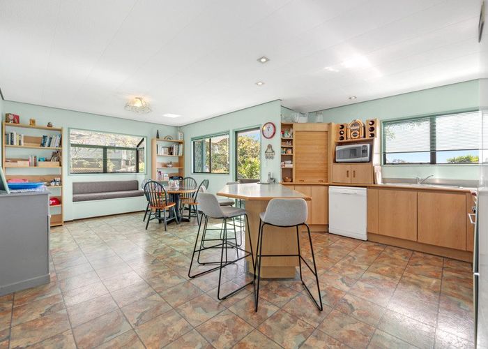  at 25 Sandgate Avenue, Botany Downs, Auckland