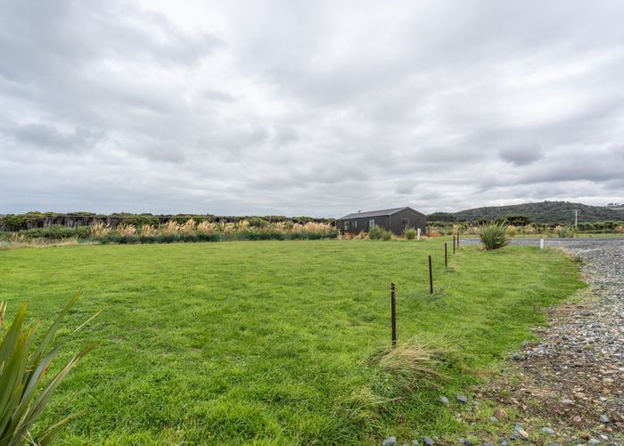 For sale 22 Ara Pahu Bay, Curio Bay, Catlins, Southland homes.co.nz