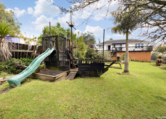  at 22 Avonleigh Road, Green Bay, Waitakere City, Auckland