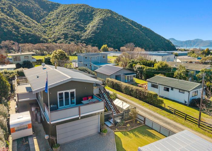  at 14 Beach Road, Waikawa, Marlborough, Marlborough