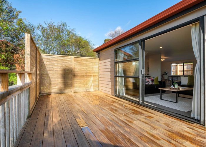  at 2/64 Langana Avenue, Browns Bay, North Shore City, Auckland