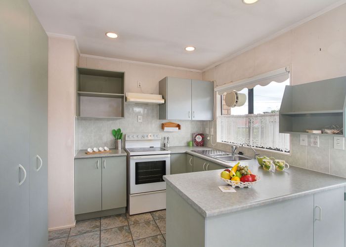  at 2/56 Larnoch Road, Henderson, Auckland