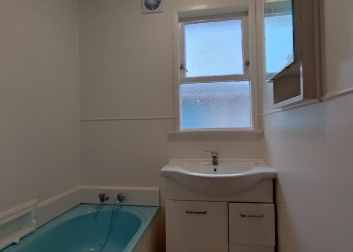  at 5 Barnfield Place, Glendene, Auckland