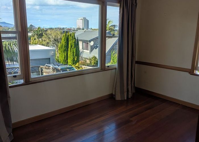  at 11 Forrest Hill Road, Milford, North Shore City, Auckland