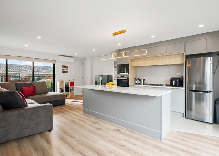  at 2/66 Bruce Road, Glenfield, North Shore City, Auckland