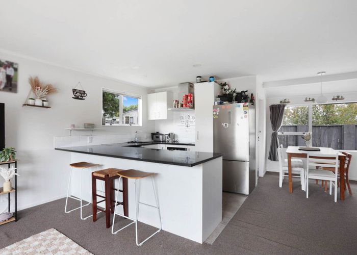  at 2/13 Hamurana Place, Te Atatu Peninsula, Waitakere City, Auckland