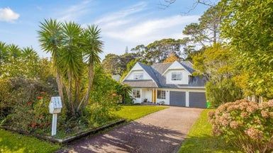  at 27 Woodfern Crescent, Titirangi, Auckland