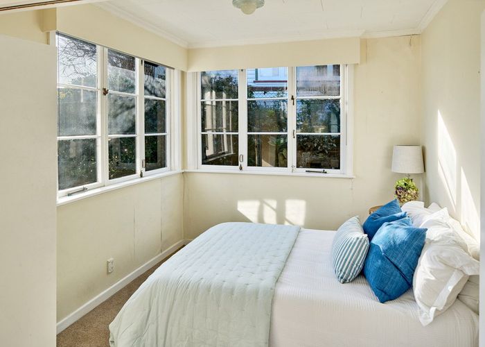  at 128 Mana Esplanade, Paremata, Porirua, Wellington