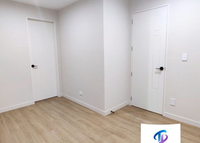  at 17 Bushfield Drive ( Granny ), Flat Bush, Manukau City, Auckland