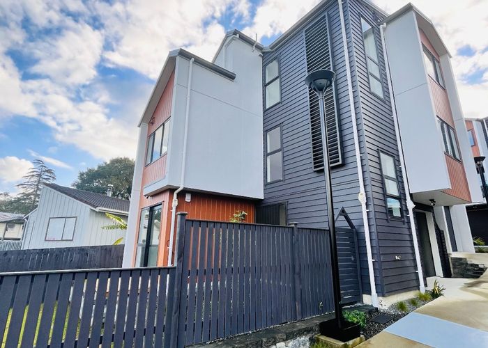  at 1/6 Woodhouse Place, West Harbour, Waitakere City, Auckland