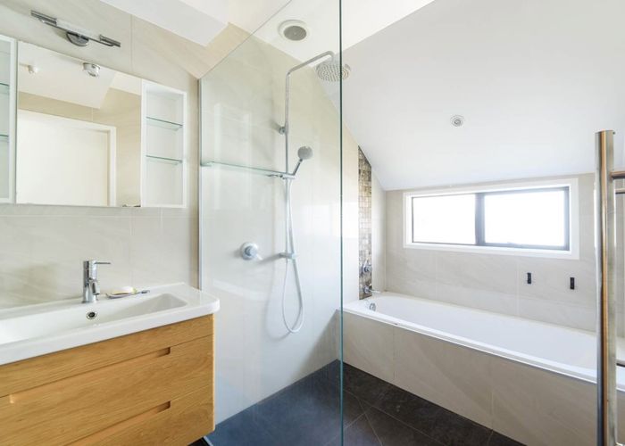  at 2/18 Killarney Street, Takapuna, Auckland