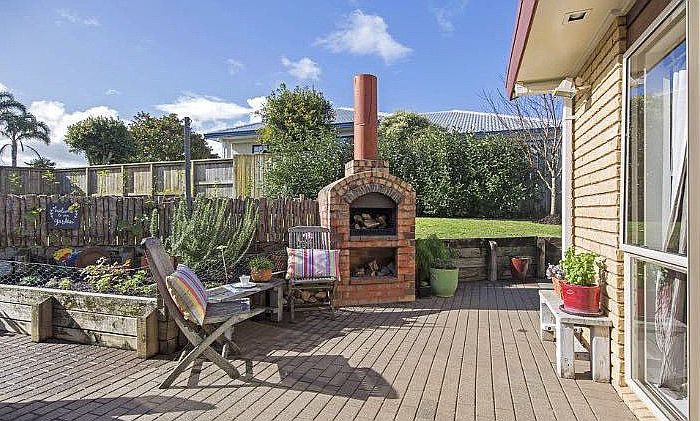  at 2 Jan Higgins Place, Golflands, Manukau City, Auckland