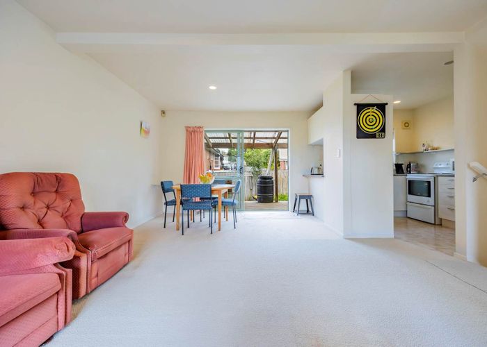  at 4/5 Kilham Avenue, Northcote, North Shore City, Auckland