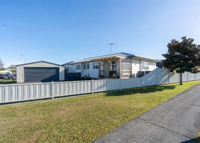  at 16 Melanie Court, Dinsdale, Hamilton