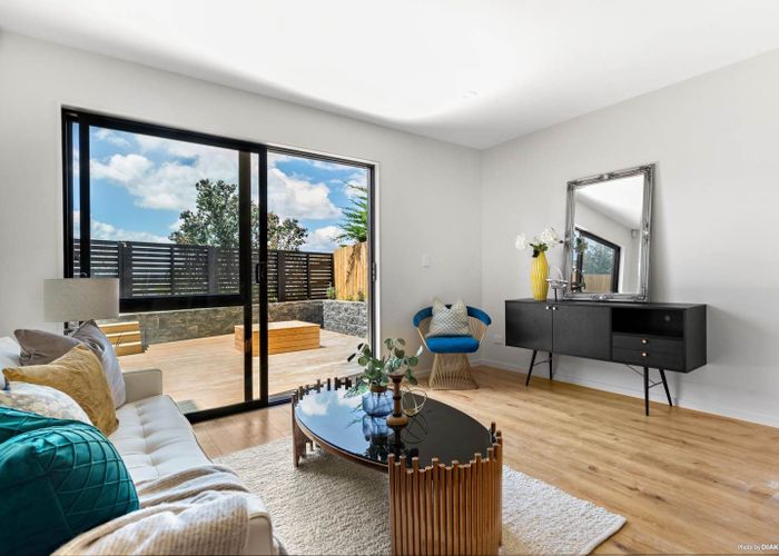  at 2/24 Carnoustie Drive, Wattle Downs, Manukau City, Auckland