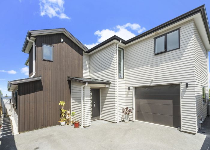  at 14D Howard Road, Northcote, Auckland