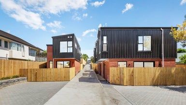  at 1/24 Carnoustie Drive, Wattle Downs, Auckland
