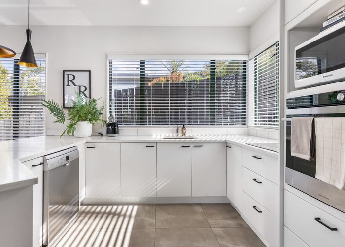  at 100 Beach Road, Castor Bay, North Shore City, Auckland