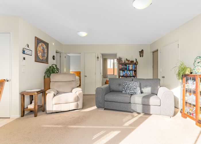  at 2/108 Yaldhurst Road, Sockburn, Christchurch