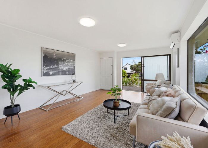 at 2/39 Rapallo Place, Farm Cove, Manukau City, Auckland