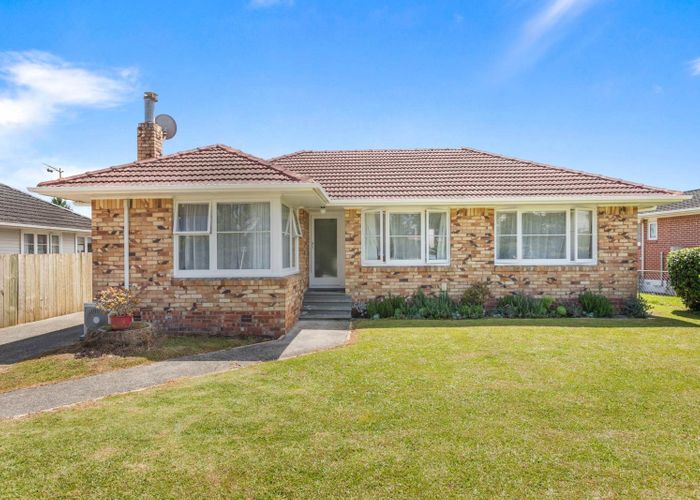  at 14 Te Kanawa Crescent, Henderson, Waitakere City, Auckland