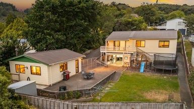  at 2 Oaklands Grove, Clouston Park, Upper Hutt