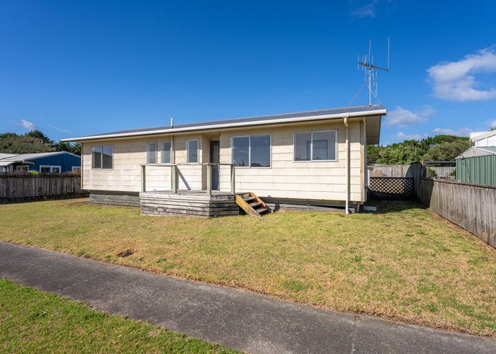  at 14 Scott Avenue, Otaki Beach, Otaki