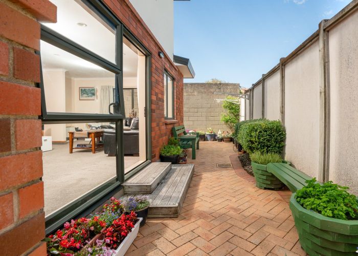  at 33 Argentine Avenue, Miramar, Wellington