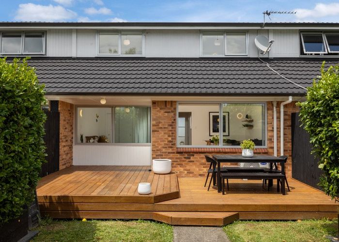  at 2/5 Powell Street, Avondale, Auckland