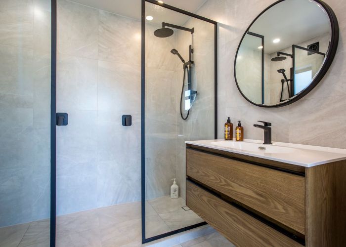  at 8C Huka Road, Birkenhead, Auckland