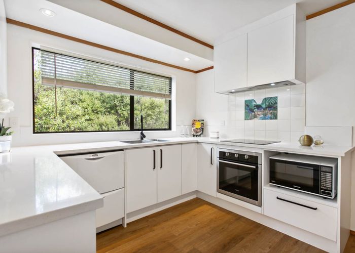  at 2/30 Honeysuckle Lane, Mairangi Bay, Auckland