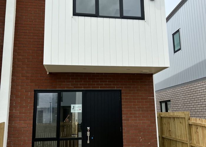  at 10 Aumarire Lane, Favona, Manukau City, Auckland
