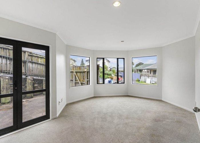  at 2/14 Mossop Rise, Glenfield, North Shore City, Auckland