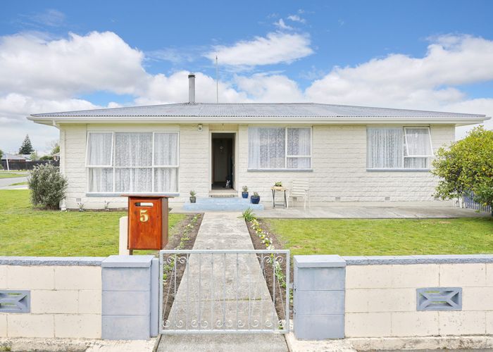  at 5 Rosanna Place, Aranui, Christchurch