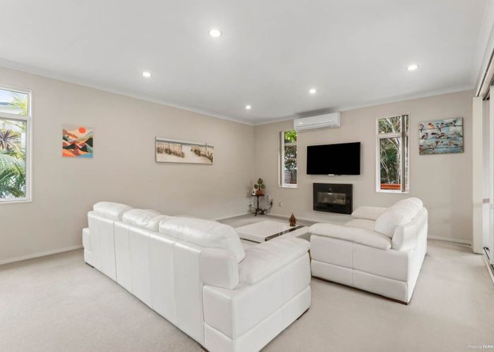  at 684 Beach Road, Browns Bay, North Shore City, Auckland